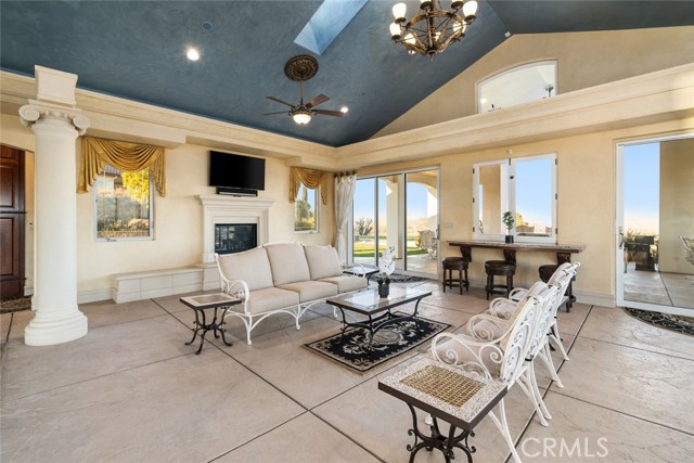 5495 Vista Serrano, Paso Robles CA: https://media.crmls.org/medias/cfd2f052-3a94-4ffd-a7f0-f00cb4d9a926.jpg