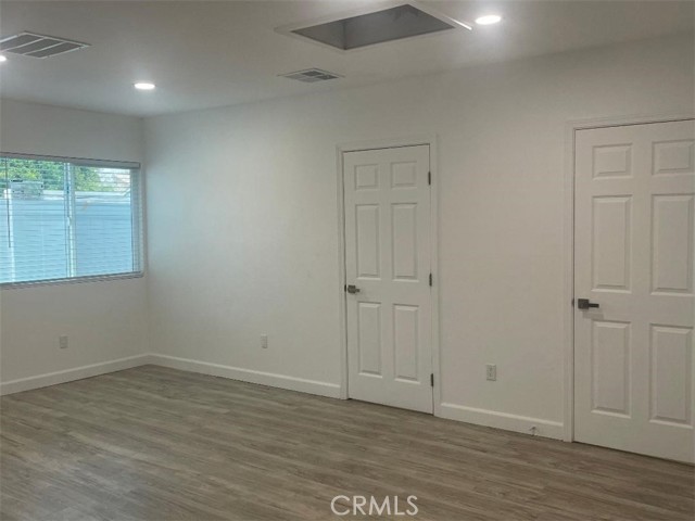 Detail Gallery Image 2 of 17 For 4914 Hesperia, Encino,  CA 91316 - 2 Beds | 2 Baths