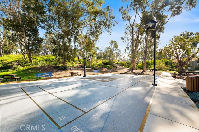 4 Riptide Court, Newport Beach CA: https://media.crmls.org/medias/cfd31879-7ad7-410e-b494-830e4b83a0f4.jpg