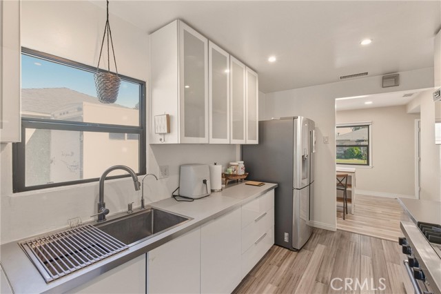 Detail Gallery Image 9 of 23 For 4417 Mcnab Ave, Lakewood,  CA 90713 - 3 Beds | 2/1 Baths