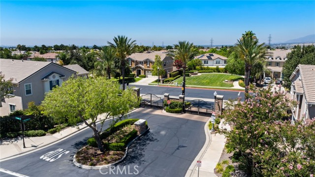 15583 N Peak Lane, Fontana CA: https://media.crmls.org/medias/cfd3d8cf-8189-4c08-84a0-ed8a8e8d83a8.jpg
