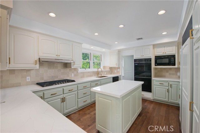 Detail Gallery Image 13 of 69 For 4722 Forman Ln, Toluca Lake,  CA 91602 - 5 Beds | 4 Baths
