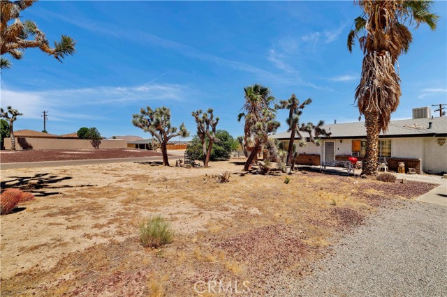 Detail Gallery Image 14 of 27 For 60140 Adobe Rd, Joshua Tree,  CA 92252 - 2 Beds | 2 Baths