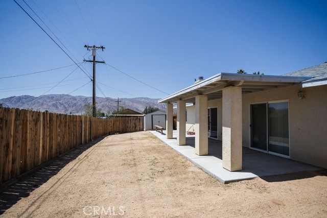6025 Abronia Avenue, 29 Palms CA: https://media.crmls.org/medias/cfd4b250-5151-4fbc-9d74-2dbb533a1526.jpg