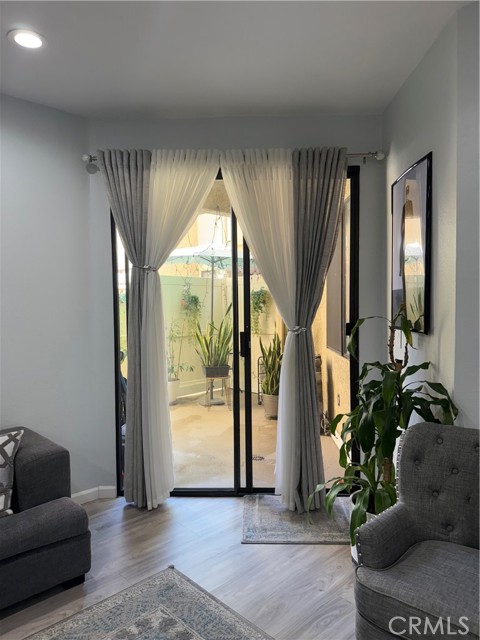 Detail Gallery Image 4 of 20 For 19009 Sherman #16,  Reseda,  CA 91335 - 1 Beds | 1 Baths