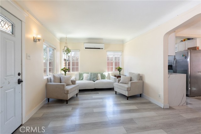 2625 Myrtle Ave, Signal Hill CA: https://media.crmls.org/medias/cfd564f0-0a76-458c-97b9-c4ef91b2087e.jpg