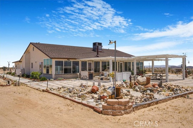 61975 La Brisa Drive, Joshua Tree CA: https://media.crmls.org/medias/cfd5d67a-5792-4c2a-9b17-2fdbe2495243.jpg