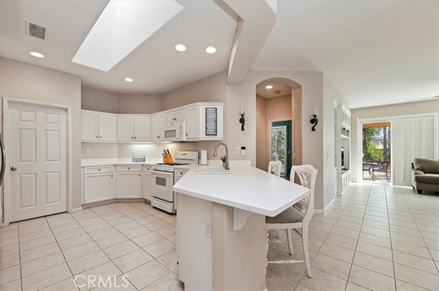 Detail Gallery Image 3 of 39 For 9133 Espinosa, Corona,  CA 92883 - 2 Beds | 2 Baths