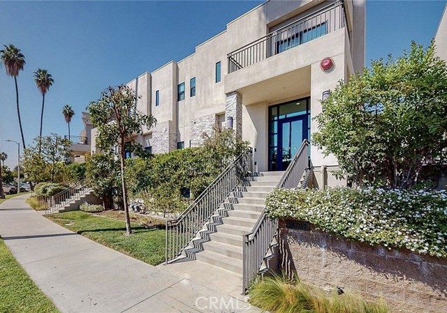 Detail Gallery Image 1 of 20 For 18703 Redwing St, Tarzana,  CA 91356 - 3 Beds | 2/1 Baths