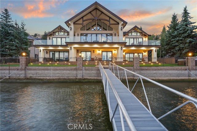 Detail Gallery Image 3 of 42 For 39055 N Shore Dr, Fawnskin,  CA 92333 - 6 Beds | 6/1 Baths