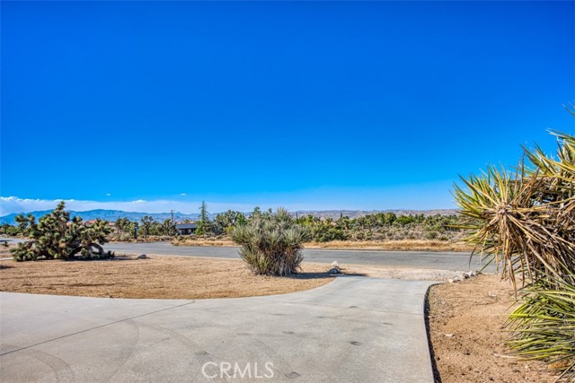 Detail Gallery Image 4 of 37 For 58697 Santa Barbara Dr, Yucca Valley,  CA 92284 - 3 Beds | 2 Baths