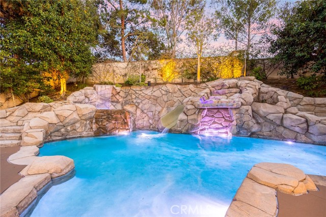 Detail Gallery Image 3 of 74 For 3 Seabluff, Newport Beach,  CA 92660 - 5 Beds | 5/1 Baths