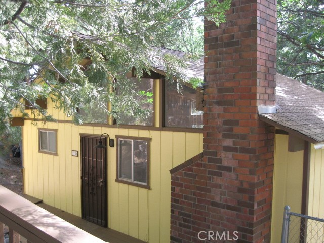 Detail Gallery Image 3 of 19 For 2756 Circle Dr, Running Springs,  CA 92382 - 2 Beds | 1/1 Baths