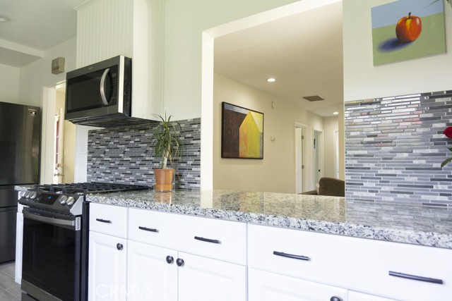 Detail Gallery Image 9 of 26 For 1002 Fairbrook Ln, Santa Ana,  CA 92706 - 3 Beds | 2 Baths
