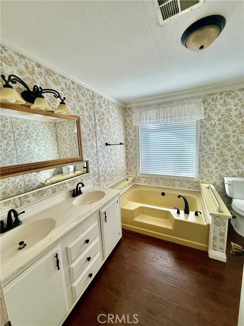 27601 Sun City Boulevard, Menifee CA: https://media.crmls.org/medias/cfda42b4-dc8e-4dc4-8396-f304c27efca7.jpg