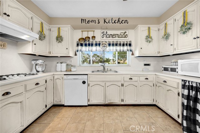 15902 Santa Fe Street, Whittier CA: https://media.crmls.org/medias/cfdb54b7-5b55-4943-af8e-8feed755c646.jpg