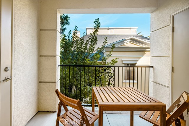 Detail Gallery Image 2 of 39 For 2304 Watermarke, Irvine,  CA 92612 - 1 Beds | 1 Baths