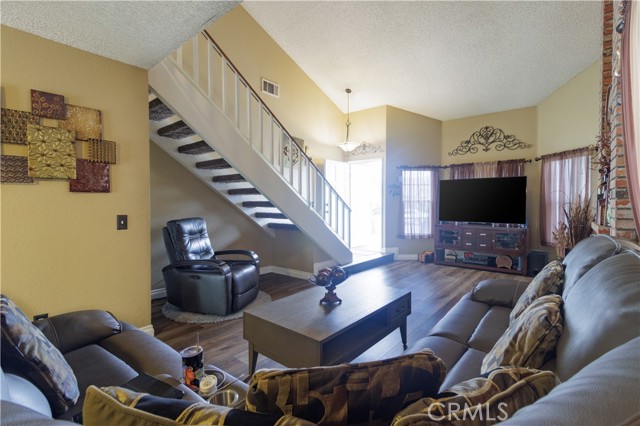 Detail Gallery Image 17 of 51 For 11396 Burl Dr, Fontana,  CA 92337 - 3 Beds | 2/1 Baths