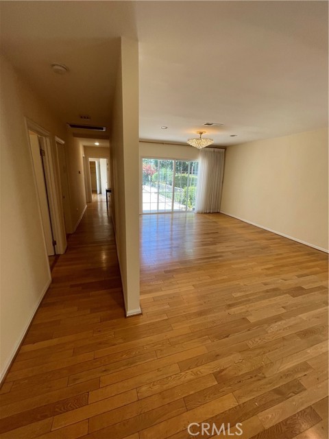 Detail Gallery Image 5 of 28 For 5118 Newcastle Ave, Encino,  CA 91316 - 3 Beds | 2 Baths