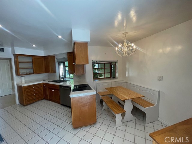 Detail Gallery Image 7 of 35 For 23439 Clarendon St, Woodland Hills,  CA 91367 - 3 Beds | 2 Baths
