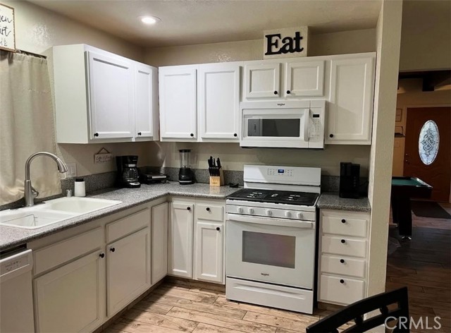 Detail Gallery Image 5 of 15 For 22903 Waters Drive, Crestline,  CA 92325 - 2 Beds | 2 Baths