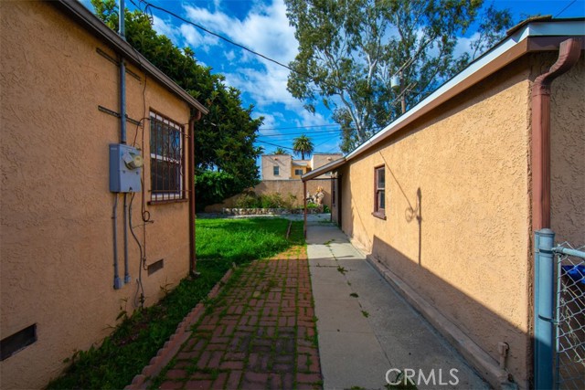 Detail Gallery Image 33 of 43 For 1837 W 74th St, Los Angeles,  CA 90047 - 2 Beds | 2 Baths