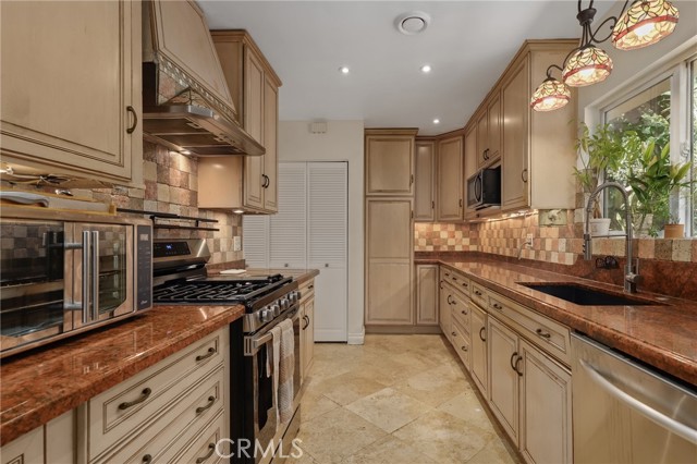 Detail Gallery Image 8 of 25 For 1731 Brookfield Ave, La Habra,  CA 90631 - 4 Beds | 2 Baths