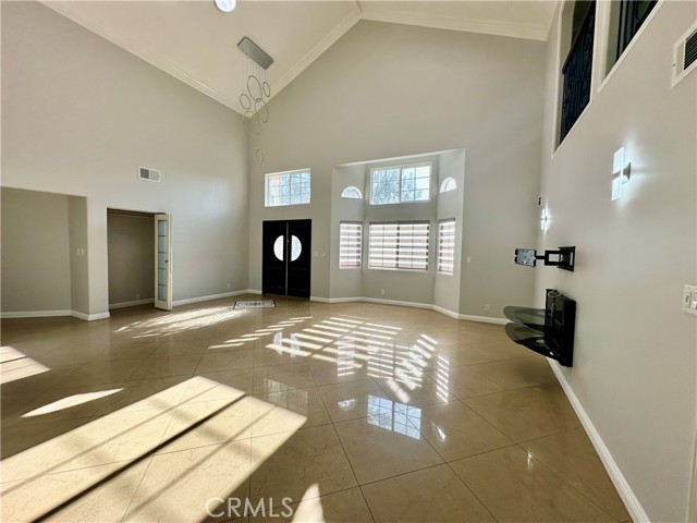 Detail Gallery Image 5 of 56 For 10760 Des Moines Ave, Porter Ranch,  CA 91326 - 3 Beds | 2/1 Baths