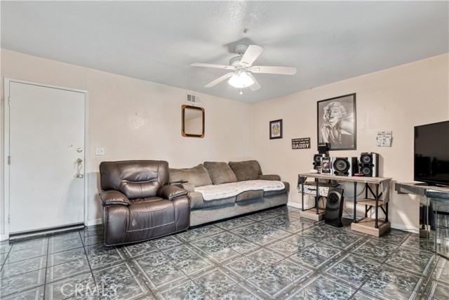 Detail Gallery Image 15 of 48 For 11965 Terra Bella St #17,  Sylmar,  CA 91342 - 3 Beds | 3 Baths