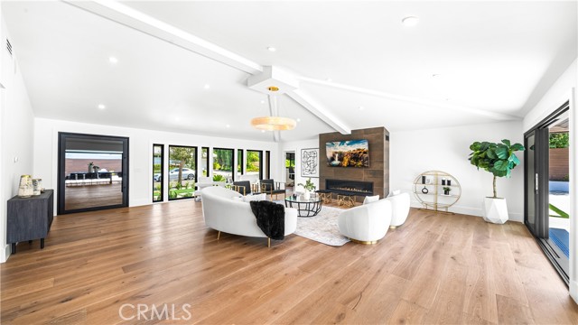 Detail Gallery Image 7 of 54 For 18823 La Amistad, Tarzana,  CA 91356 - 4 Beds | 4/1 Baths