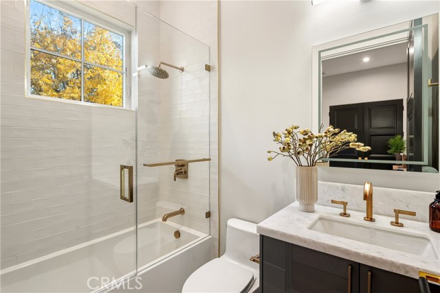 Detail Gallery Image 42 of 56 For 20511 Wells Dr, Woodland Hills,  CA 91364 - 6 Beds | 6/1 Baths