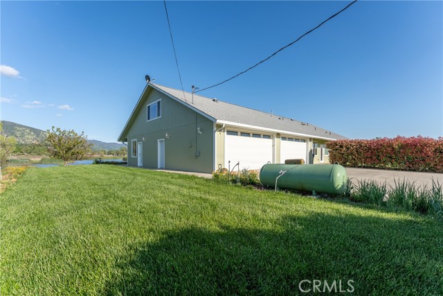 2260 Lakeshore Blvd, Upper Lake CA: https://media.crmls.org/medias/cfe2b349-da61-4b99-b262-1f189273263e.jpg