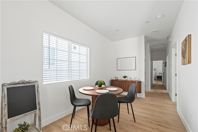 Detail Gallery Image 4 of 13 For 1056 Walter Ave #2,  Tustin,  CA 92780 - 3 Beds | 2 Baths