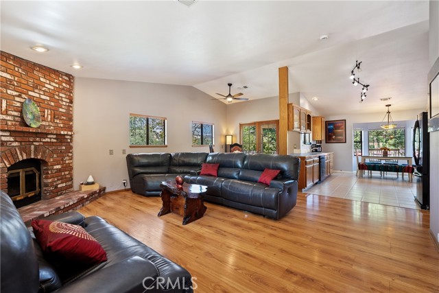 9575 Laurel Road, Atascadero CA: https://media.crmls.org/medias/cfe5238d-23af-4ba5-9cbc-cc4cbff3757d.jpg
