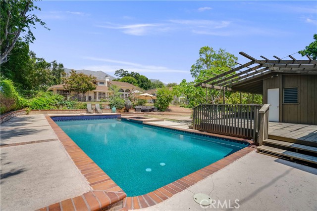 Detail Gallery Image 11 of 41 For 950 Hampton, Arcadia,  CA 91006 - 5 Beds | 6/2 Baths