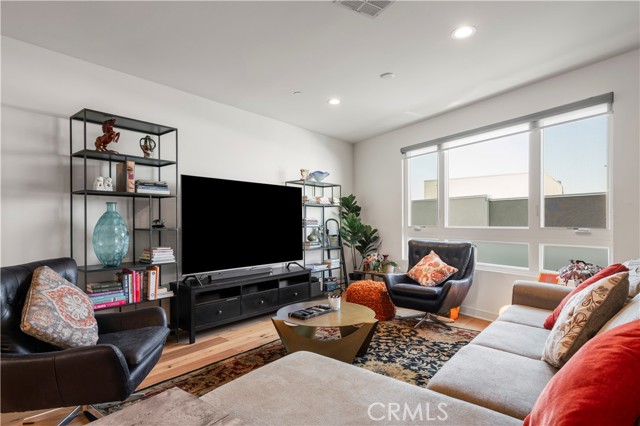 1029 White Knoll Drive, Los Angeles CA: https://media.crmls.org/medias/cfe54160-a8e9-4e47-9ae9-e2d3aecd5ff3.jpg