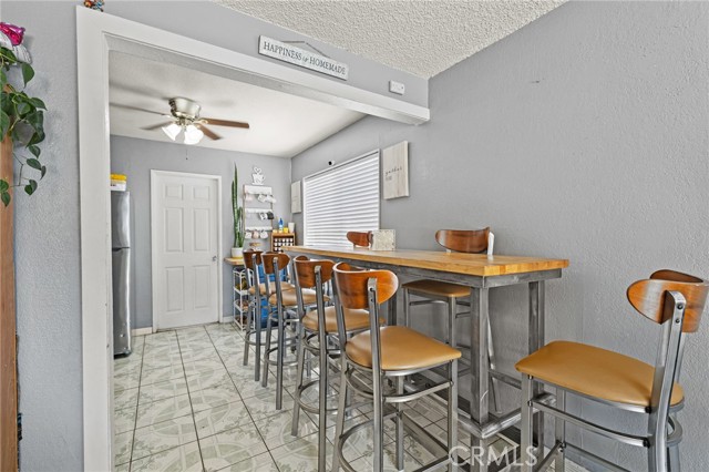 371 Claire Street, Riverside CA: https://media.crmls.org/medias/cfe558b7-def7-40e0-b510-82c2fd1f4b66.jpg