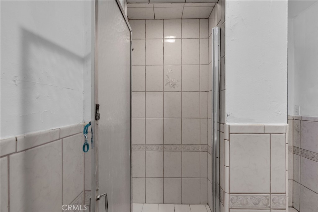 https://media.crmls.org/medias/cfe5de64-ee61-47a2-a55b-180070bcfb60.jpg?preset=X-Large