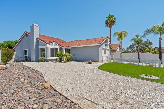 39427 Canyon Rim Circle, Temecula CA: https://media.crmls.org/medias/cfe7306e-dc6c-4ef0-bc9a-590a31aa1959.jpg