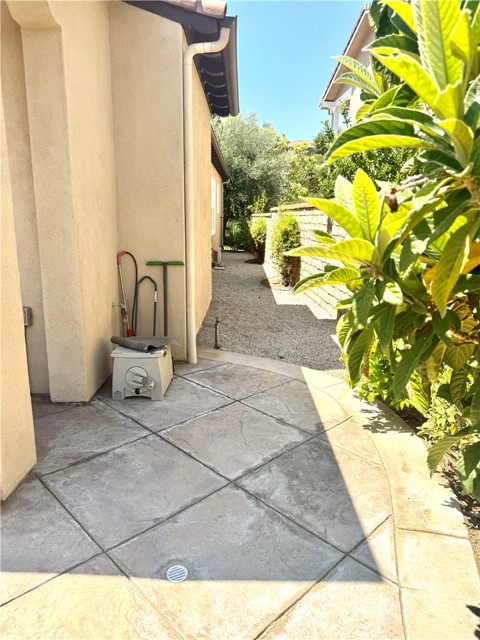 26480 Valley Oak Lane, Valencia CA: https://media.crmls.org/medias/cfe83f97-bab7-4f7c-a028-ab3edfaccbb4.jpg