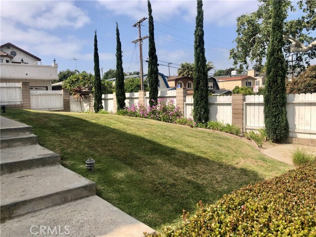 1832 Rockefeller Lane, Redondo Beach, California 90278, 4 Bedrooms Bedrooms, ,3 BathroomsBathrooms,Residential,Sold,Rockefeller,SB22084501