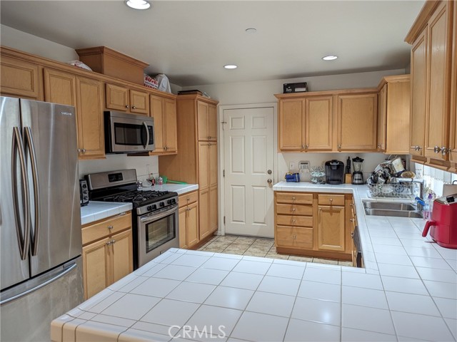 Detail Gallery Image 5 of 15 For 15721 Cobalt St #113,  Sylmar,  CA 91342 - 3 Beds | 2/1 Baths