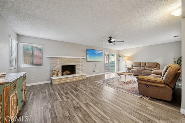 Detail Gallery Image 7 of 22 For 26408 Naomi Dr, Hemet,  CA 92544 - 4 Beds | 2 Baths