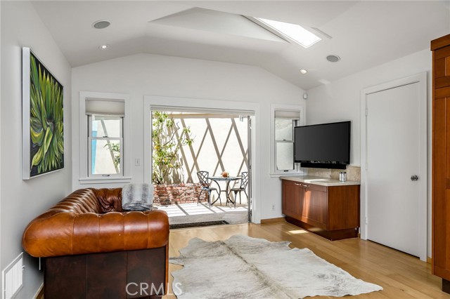 426 Nyes Place, Laguna Beach CA: https://media.crmls.org/medias/cfeaa2a0-0d07-4d84-87c6-45aafe56b912.jpg