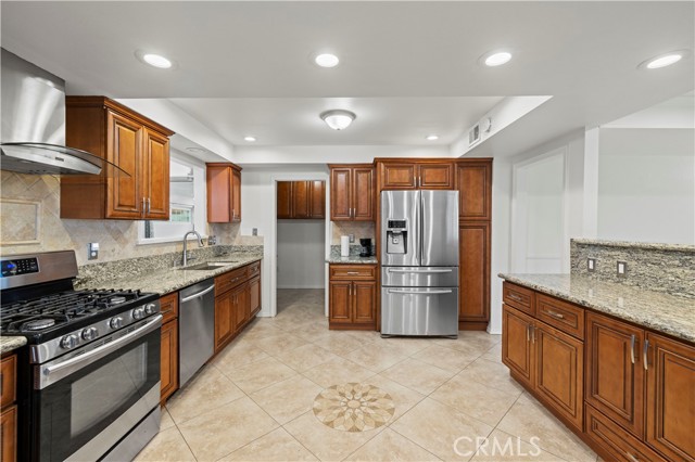 10685 Ledeen Drive, Lakeview Terrace CA: https://media.crmls.org/medias/cfeac5af-a0ee-4bba-8993-dd9c5378403c.jpg