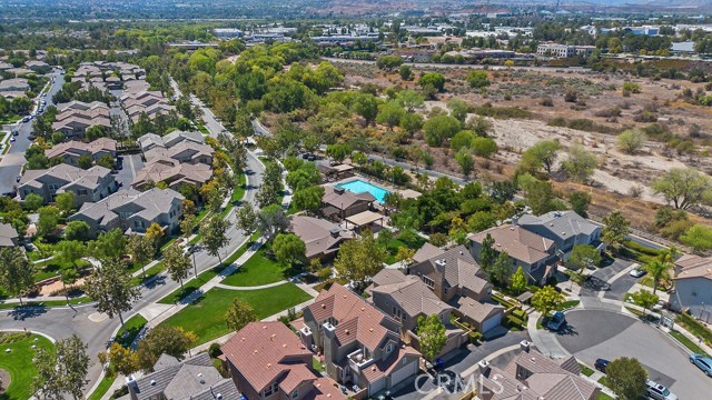 24136 Willowbrooke Court, Valencia CA: https://media.crmls.org/medias/cfecc980-ea66-498e-9860-27202e565fdc.jpg