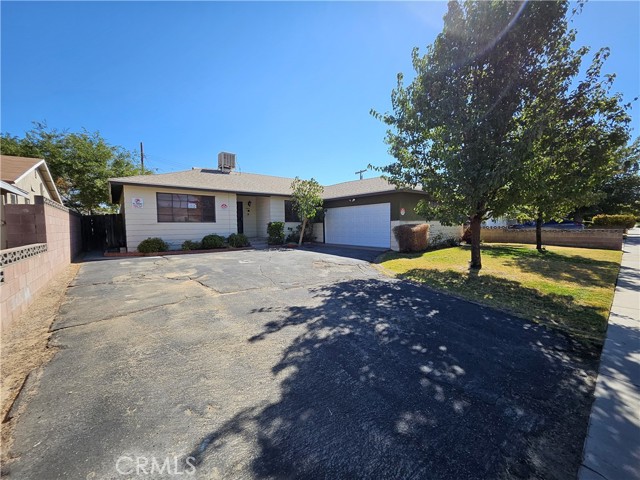 Detail Gallery Image 2 of 25 For 43874 Fern Ave, Lancaster,  CA 93534 - 4 Beds | 2 Baths