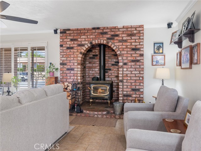 Detail Gallery Image 6 of 46 For 14427 Holly Dr, Victorville,  CA 92395 - 4 Beds | 2 Baths