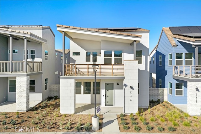 27346 Creekwood Lane, Valencia CA: https://media.crmls.org/medias/cfee60cc-c06a-4d9a-a144-6e480076a507.jpg