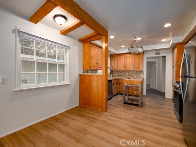 Detail Gallery Image 47 of 65 For 4539 Hayvenhurst, Encino,  CA 91436 - 3 Beds | 3 Baths